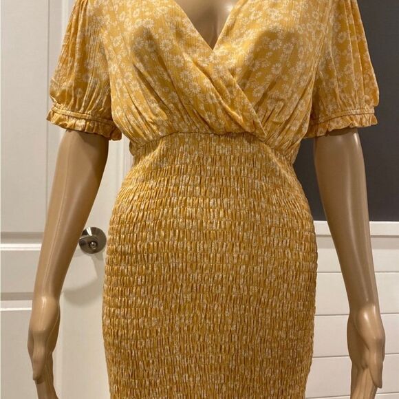 NWT Urban Outfitters Lumiere YELLOW Floral Smockedsize L